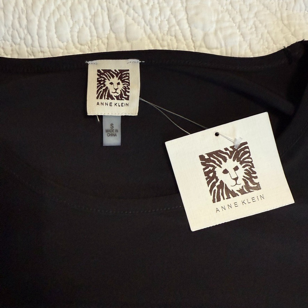 Anne Klein Short Sleeve Button Shoulder Blouse Women’s Small Black Gold New - Picture 5 of 10